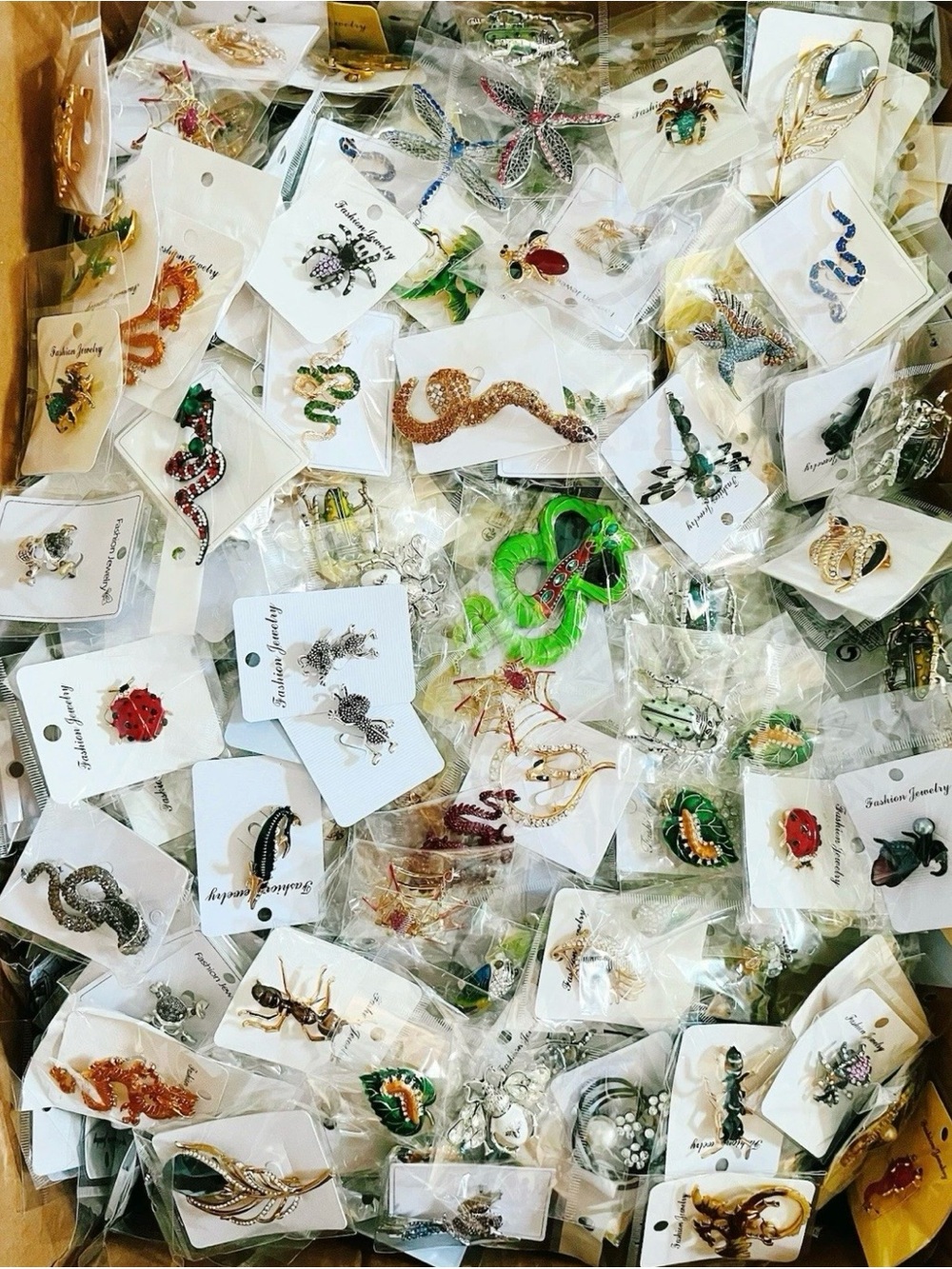 Wholesale Lot of 500 Pieces Mixed Style Brooch Pins Shown in Photos